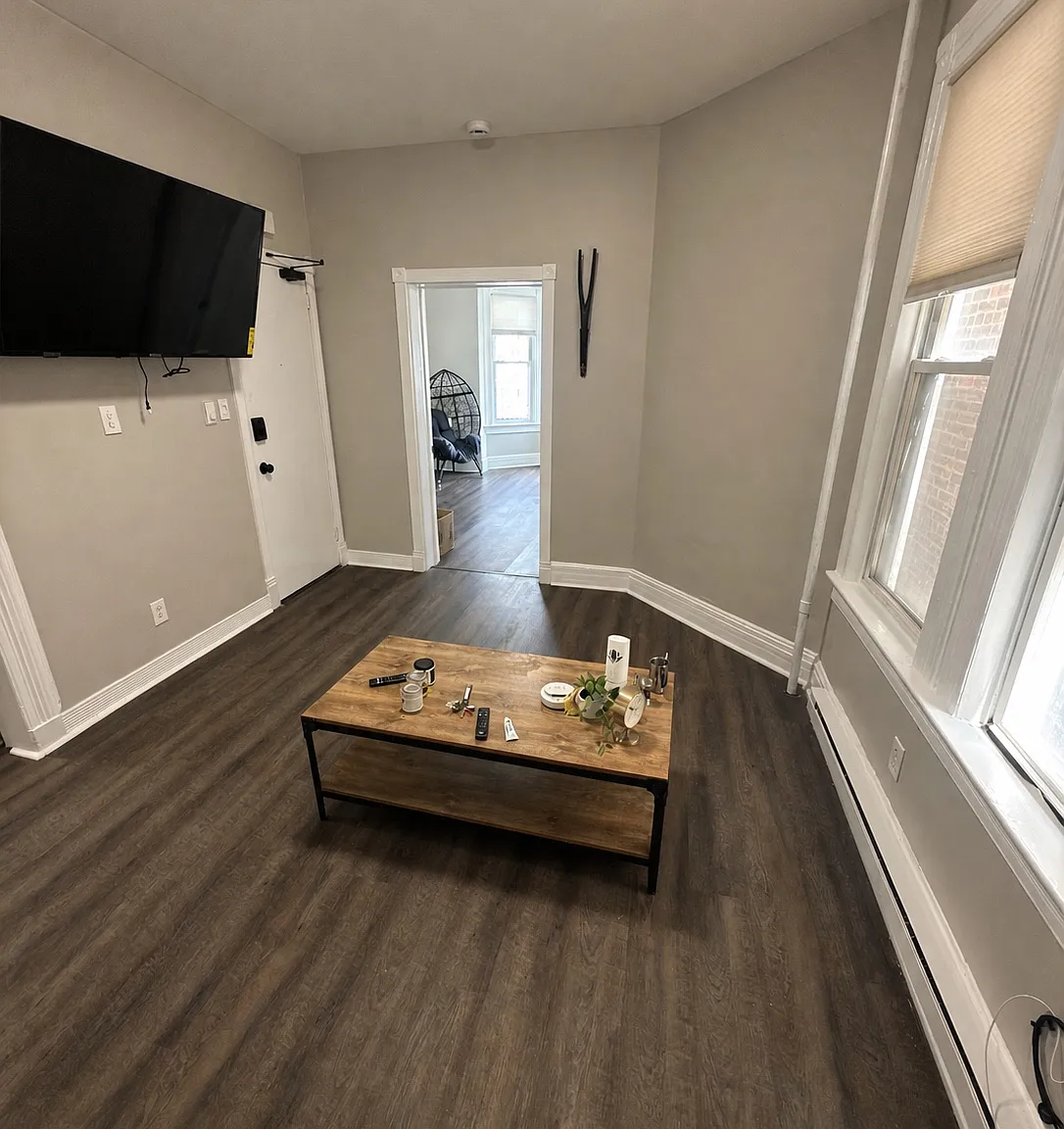 3 bed, 1000 sqft, $2,400 — Photo 4