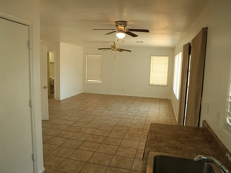 1450 E 12th Pl — Photo 33