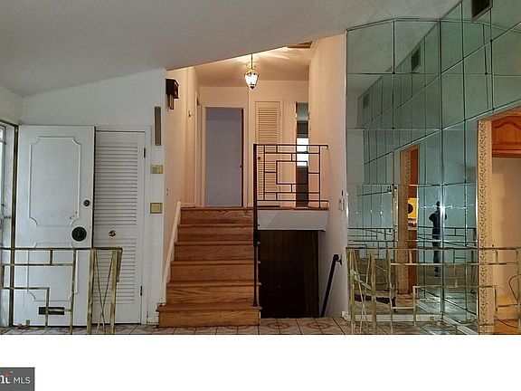 5th image of 7110 Wissahickon Ave