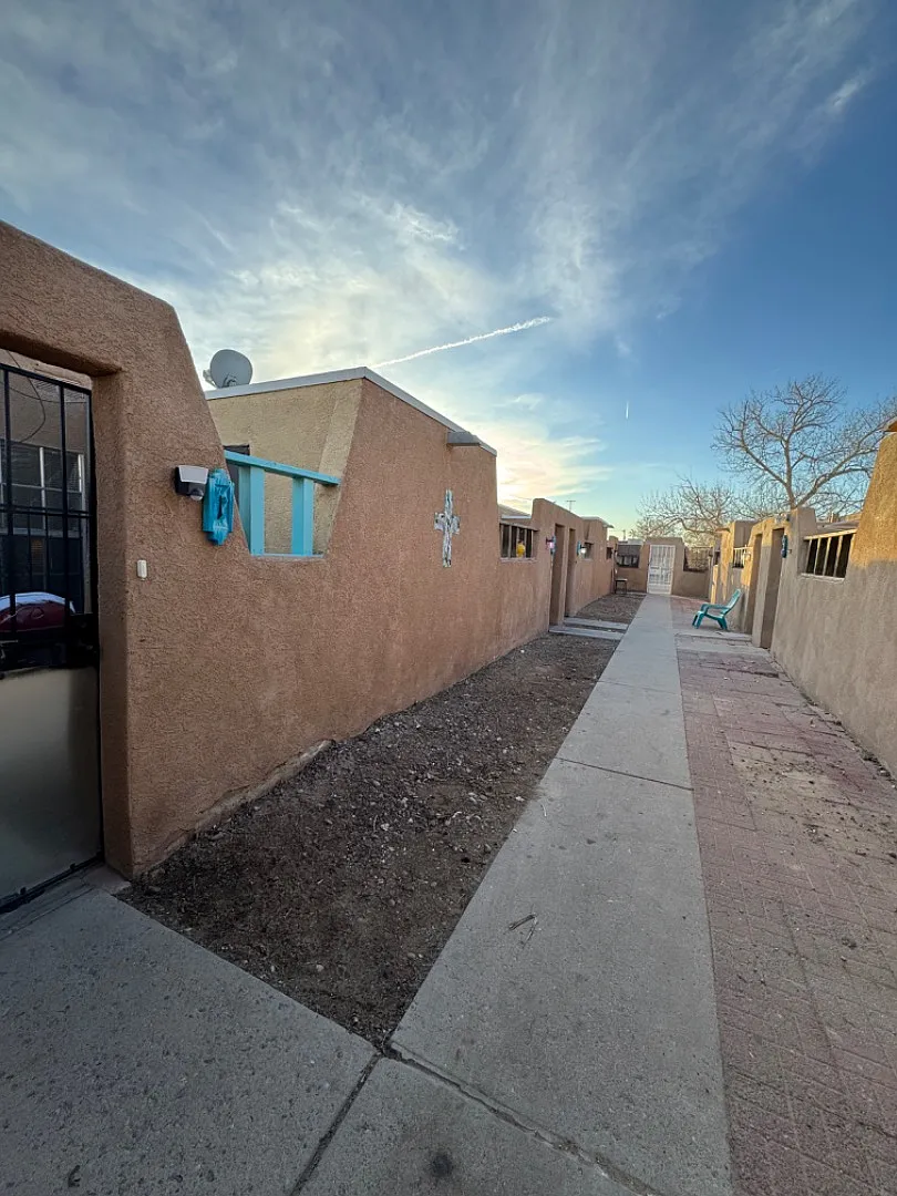 912 San Pedro Drive Southeast - 912-4 — Photo 4