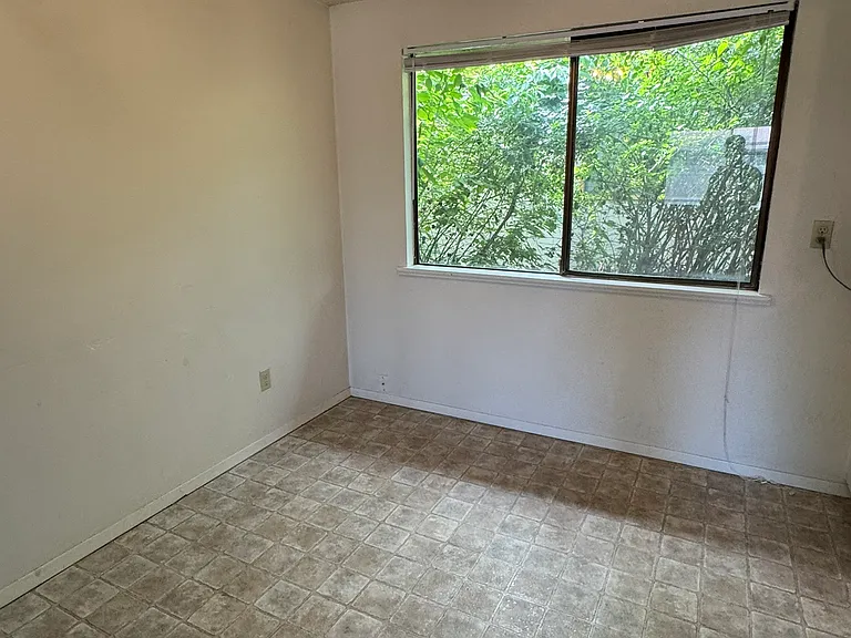 2402 N 7th St — Photo 9