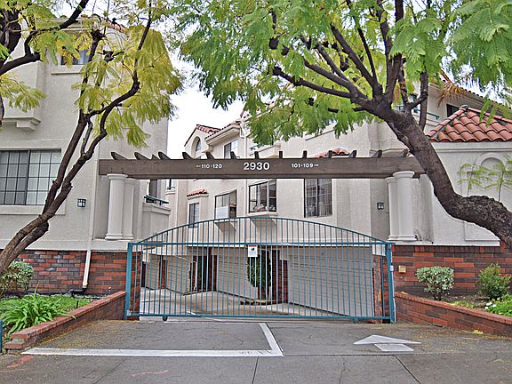 2nd image of 2930 Montrose Ave APT 104