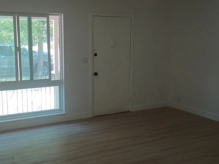 677 N Daniel Way — Photo 1