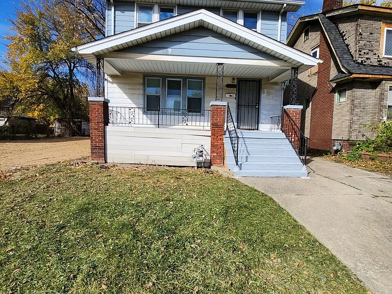 2474 Fullerton Ave — Photo 1