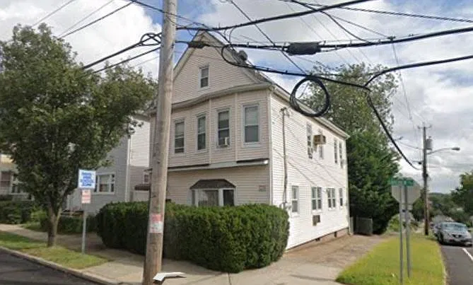 431 Lakeview Ave — Photo 1