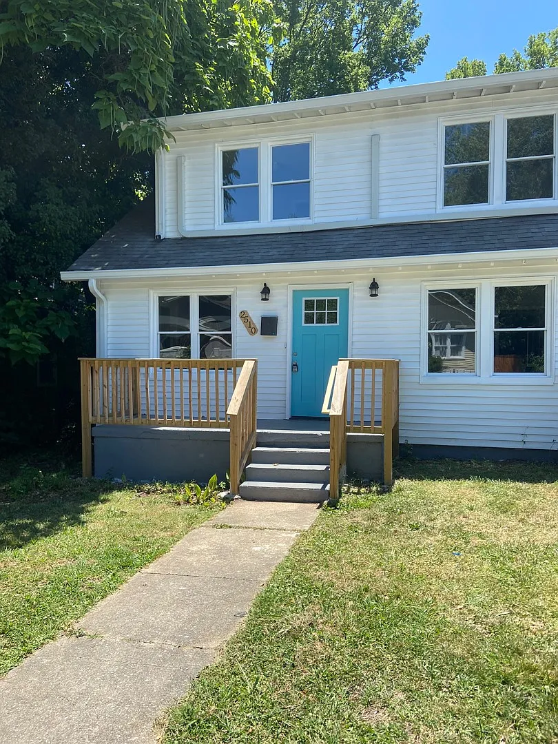 2510 Woodbine Ave — Photo 1