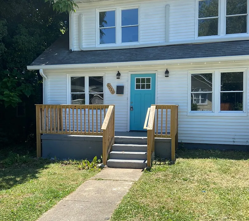 2510 Woodbine Ave NE