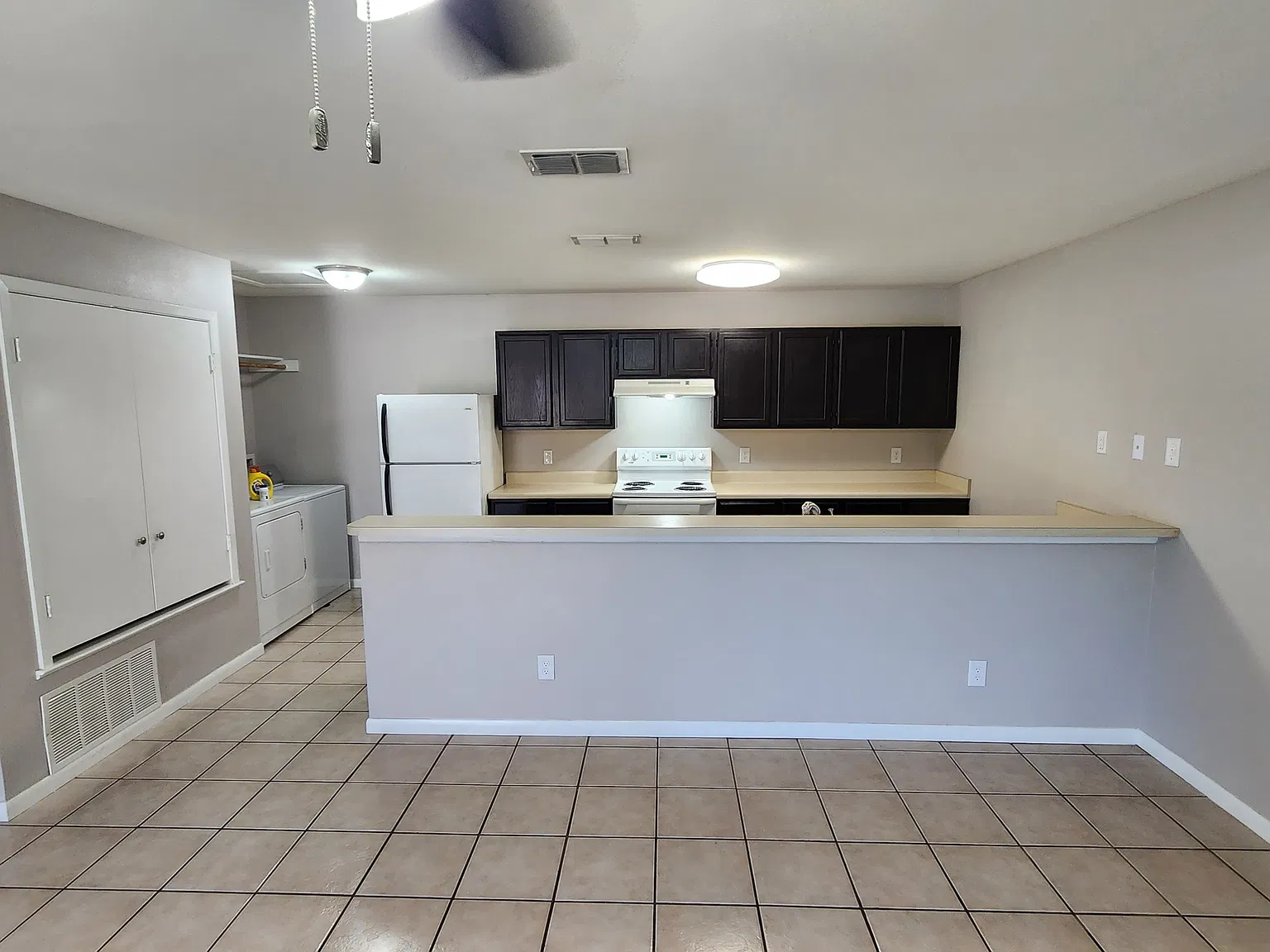 Deer Park Apartments - 1407 — Photo 3