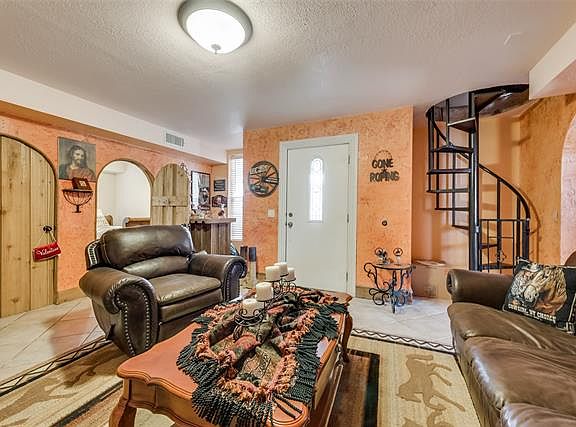5th image of 140 Oak Creek Dr