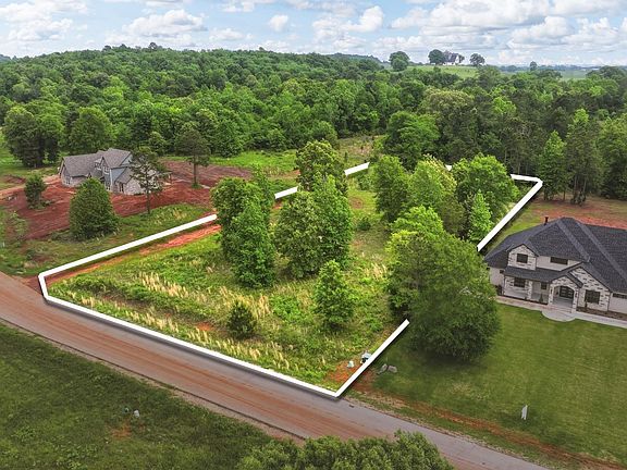4th image of 830 Stone Chimney Rd