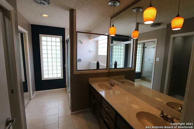 3 bed, 2.0 bath, 1550 sqft, $1,900 — Photo 4
