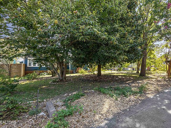 3rd image of 1935 Emoriland Blvd