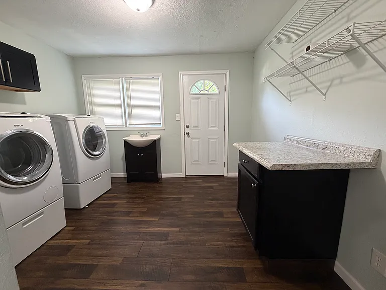 501 Columbus St — Photo 21