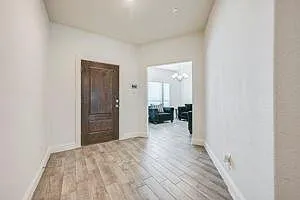 3 bed, 1899 sqft, $2,400 — Photo 3