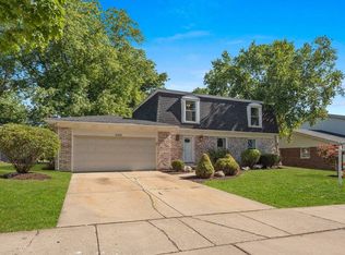 1150 Squire Dr, Aurora, IL 60505