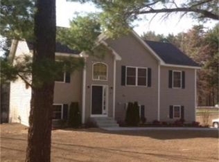 31 Benton Rd, Hooksett, NH 03106