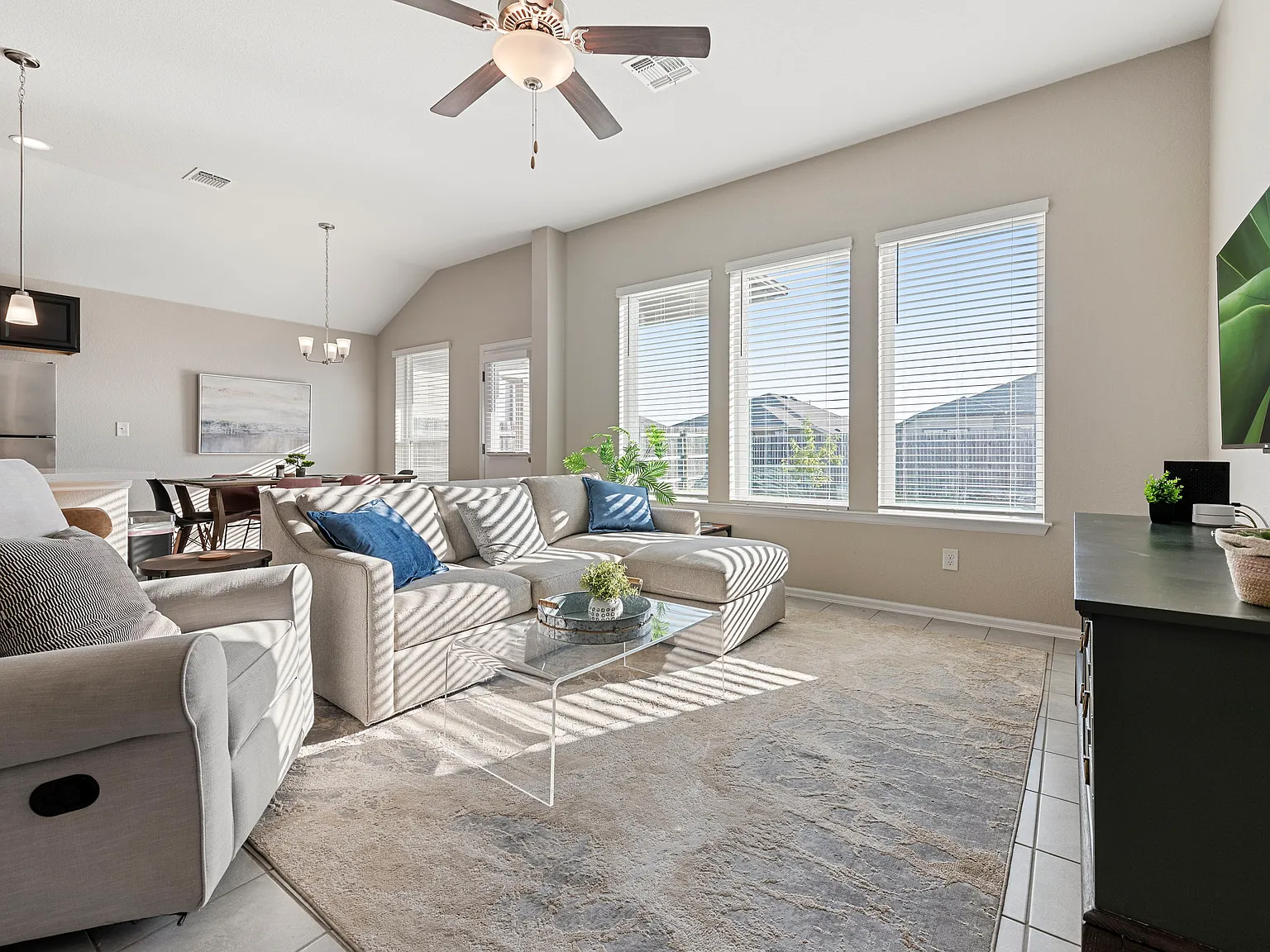 3 bed, 1432 sqft, $6,318 — Photo 2