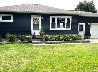 1103 3rd St SE, Waverly, IA 50677
