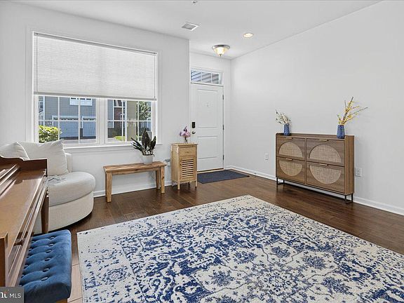 5th image of 33 Tucker Way