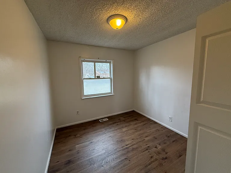 3626 Harriet St — Photo 6
