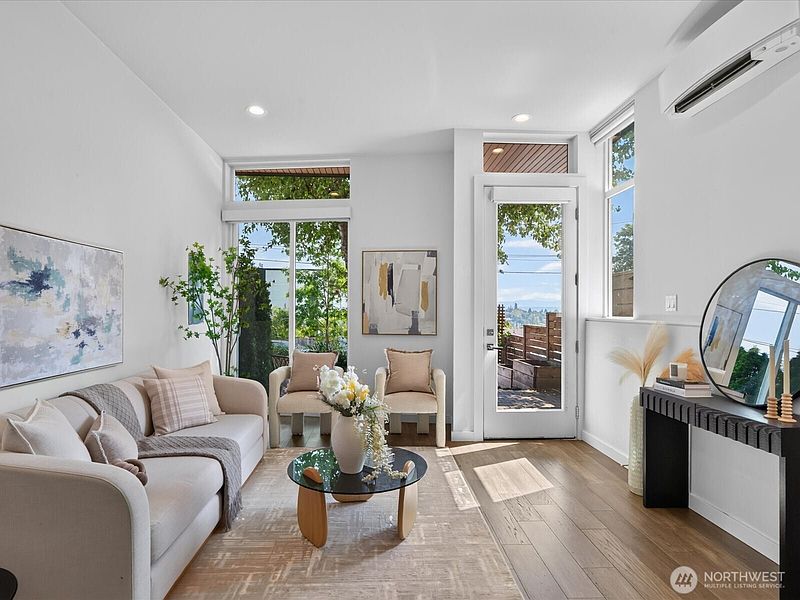 4th image of 1339 15th Avenue S