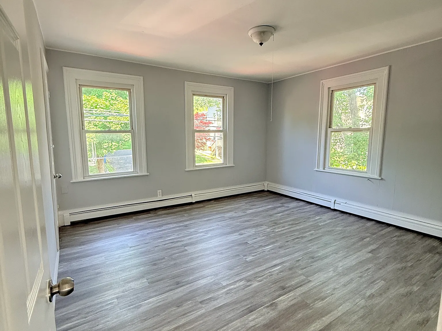 3 bed, 1.0 bath, 961 sqft, $1,700 — Photo 4