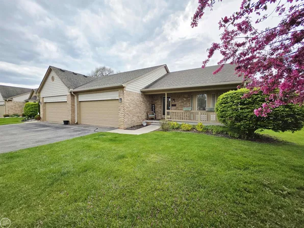31897 John Michael Cir, Warren, MI 48093