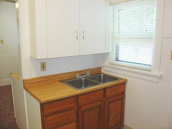 3rd image of 305 S 28th St APT 1