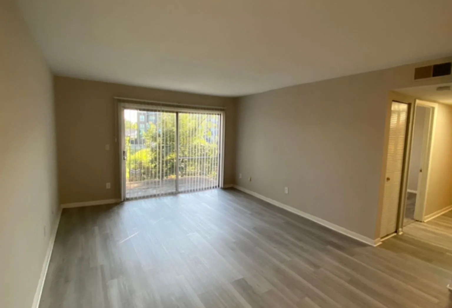 Large 3 bedroom condo! Move in Special — Photo 3