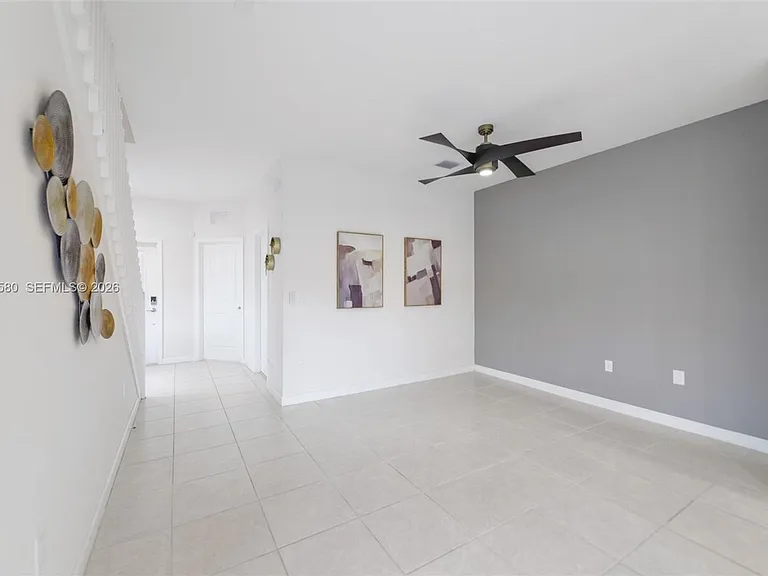20814 NE 5th Ct #20814 — Photo 4
