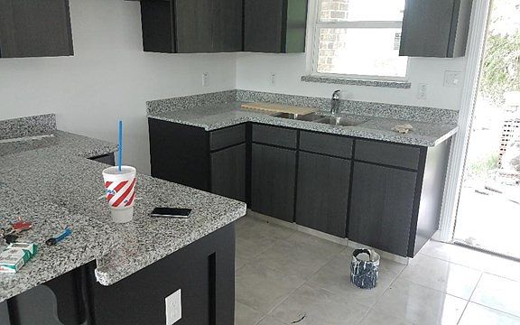 2nd image of 1001 Sabinas St
