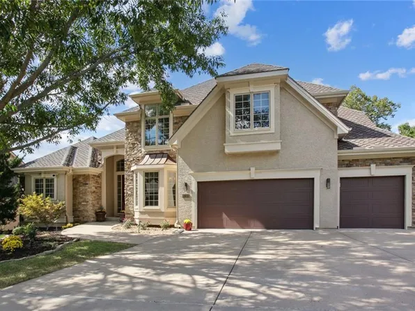 6120 Westwood Ct, Parkville, MO 64152