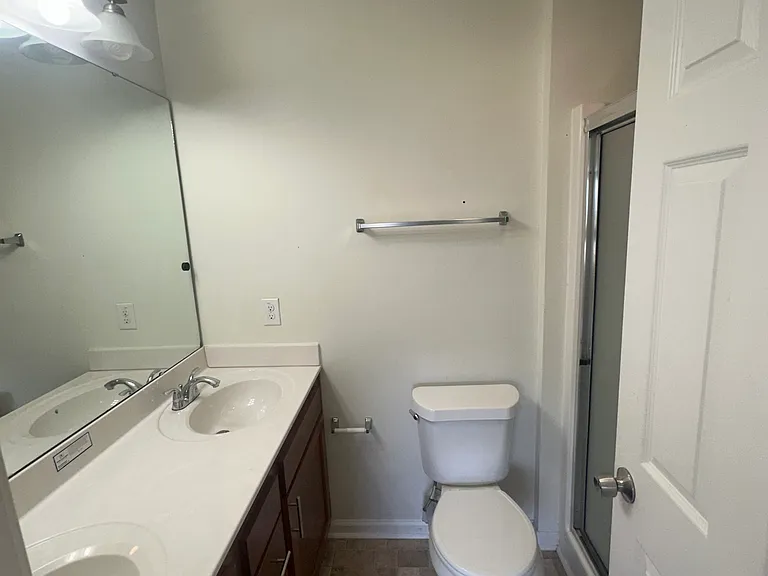 121 Summerland Dr — Photo 8