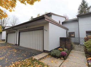 706 Tinkers Ln, Northfield, OH 44067
