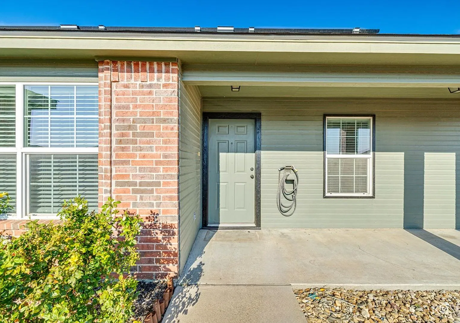 Coming Soon - Energy Efficient Home In Paulann! Save On Your Electric Bill! — Photo 4