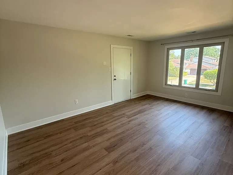1100 Camellia Dr #2 — Photo 8