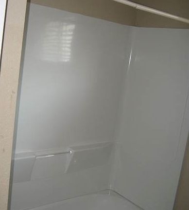 Main Bath - Tub/Shower