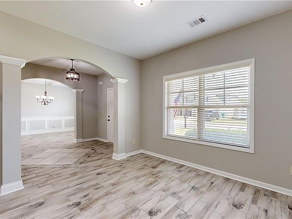5th image of 17 Bristol Ln