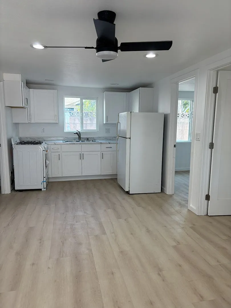 Charming 2-Bedroom 1-Bathroom House 218 Oak St., Unit C — Photo 2