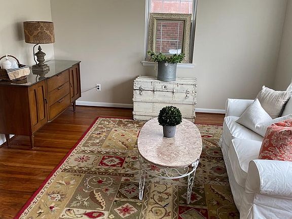 3rd image of 739 Agnes Ave