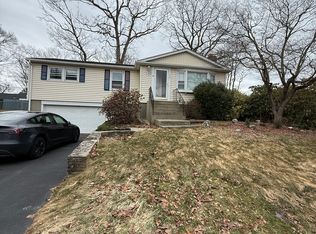 38 Monmouth Dr, Riverside, RI 02915