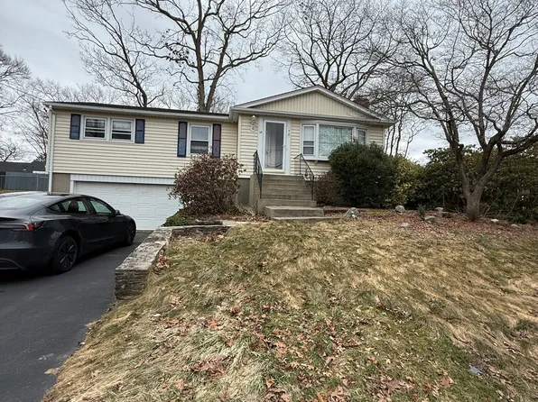 38 Monmouth Dr, Riverside, RI 02915