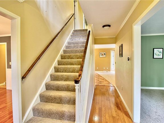 3rd image of 14 Crawford Ln