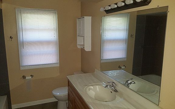 5th image of 1037 Wentworth Ave
