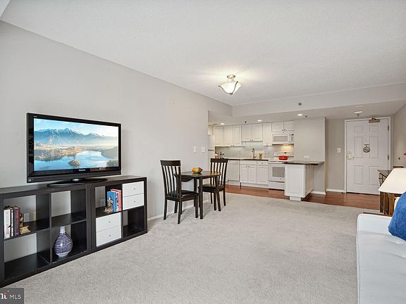 4th image of 900 N Taylor St APT 1429