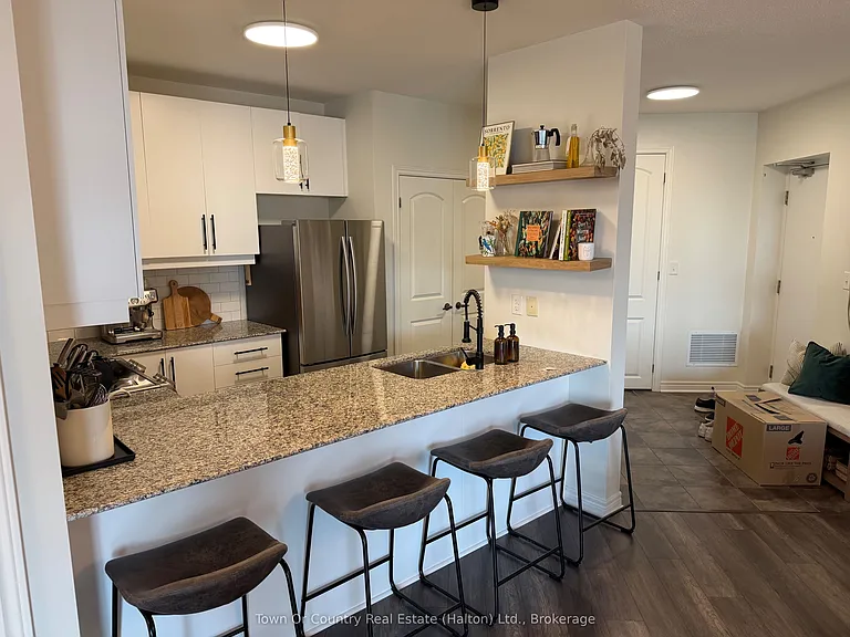 383 Main St E #310 — Photo 7