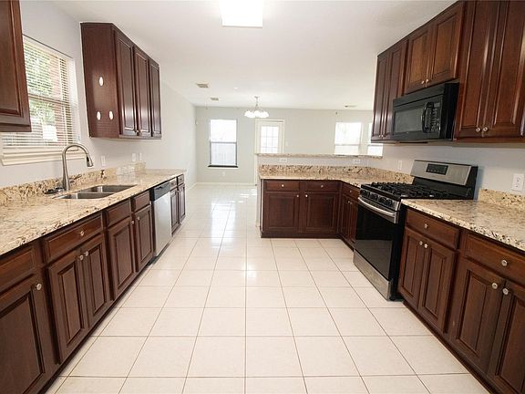 3rd image of 2202 Crossmill Ln