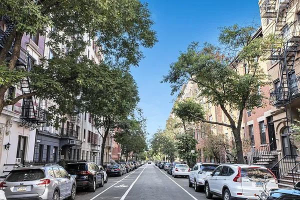 Rented by Brighton Management | media 9