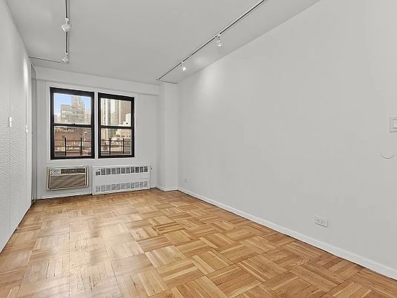 3rd image of 220 E 54th St APT 8K