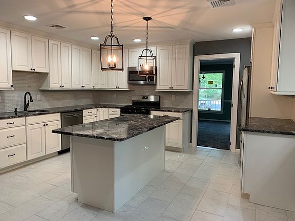4th image of 32 Laurelwyck Dr
